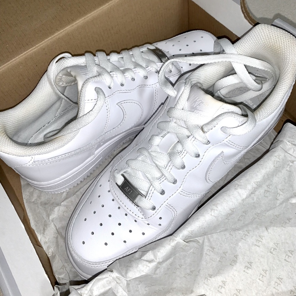 Womens Airforce 1s